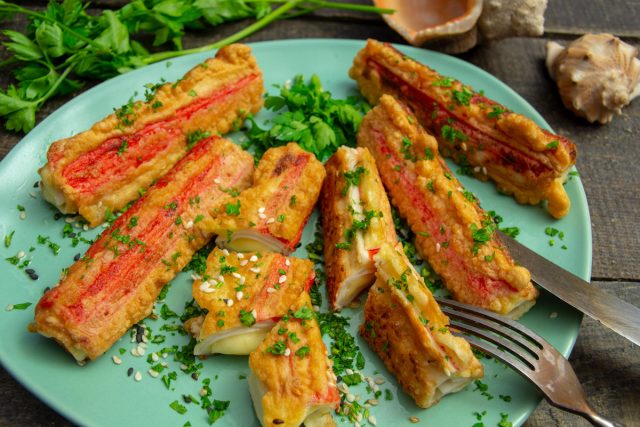 Крабовые палочки в кляре с сыром Крабовые палочки в кляре с сыром
