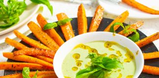 Морковь жареная с соусом песто