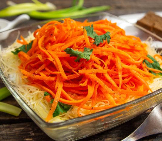 Салат с корейской морковью и курицей