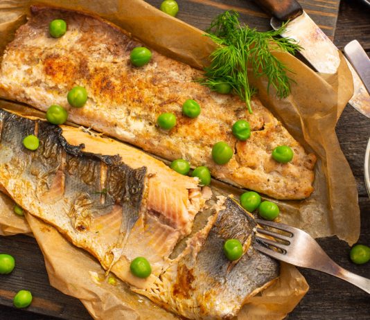 Жареный лосось: как поджарить рыбу, не испачкав сковороду - Основные блюда и гарниры Жареный лосось: как поджарить рыбу, не испачкав сковороду