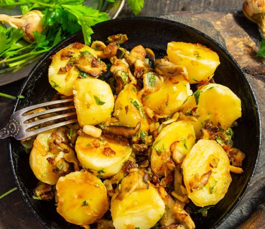Картошка по-деревенски с грибами