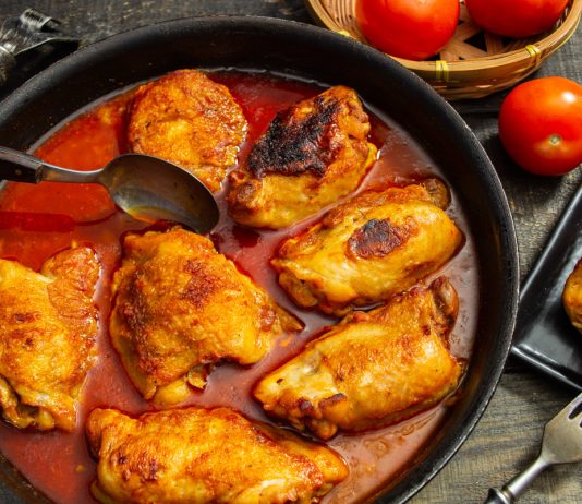 Куриные бедра в томатном соусе - Рецепты Куриные бедра в томатном соусе