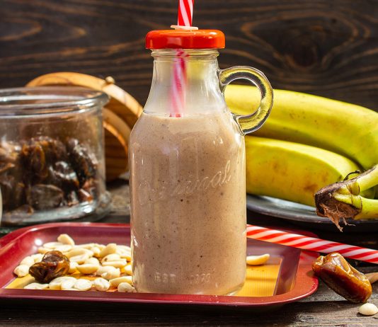 Арахисовый смузи с бананом