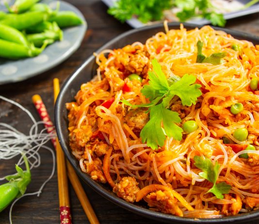 Бобовая фунчоза с мясным соусом - Рецепты Бобовая фунчоза с мясным соусом