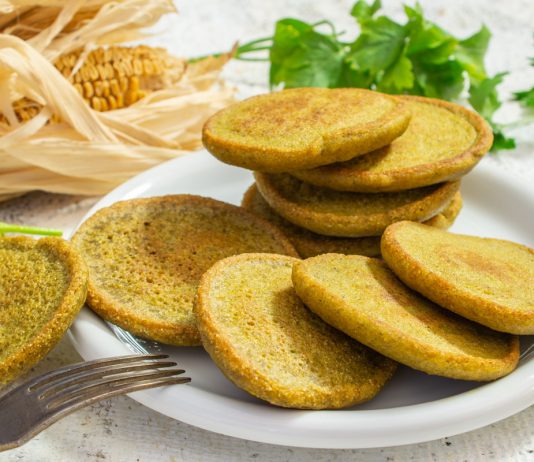 Кукурузные оладьи с песто - Постные блюда Кукурузные оладьи с песто