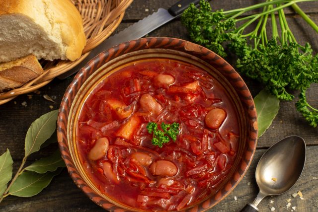Постный борщ с фасолью и грибами