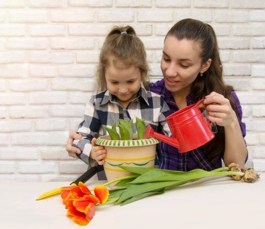 С праздником, мама: детский подарок к 8 марта своими руками