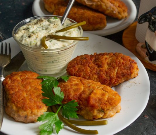 Сочные котлеты с соусом тартар - Основные блюда и гарниры Сочные котлеты с соусом тартар