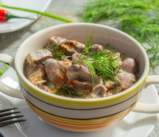 Куриные сердечки в сметанном соусе с укропом и чесноком - Основные блюда и гарниры Куриные сердечки в сметанном соусе с укропом и чесноком