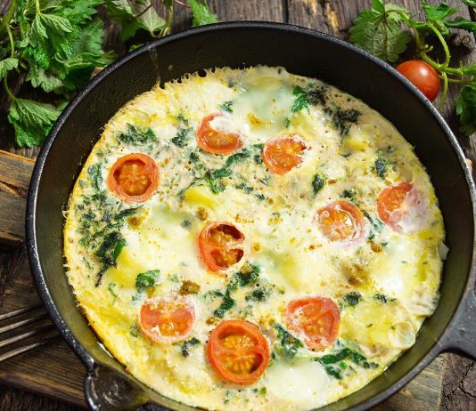 Омлет с крапивой и картофелем