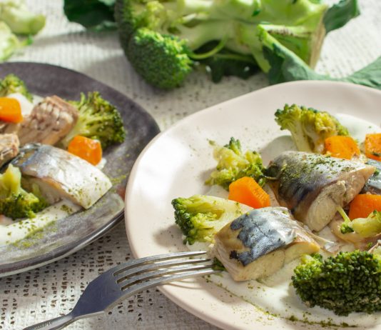 Вареная скумбрия — вкусный рецепт с брокколи - Основные блюда и гарниры Вареная скумбрия — вкусный рецепт с брокколи