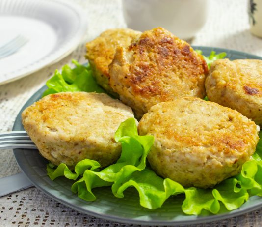 Диетические котлеты из курицы в духовке в рукаве - Основные блюда и гарниры Диетические котлеты из курицы в духовке в рукаве