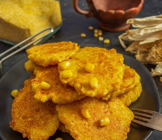 Лепешки из консервированной кукурузы