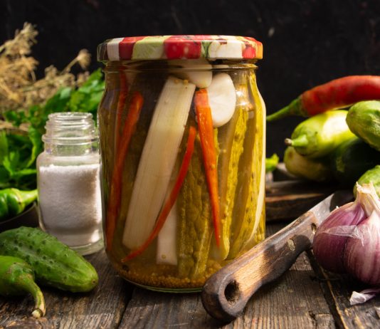 Огурцы и кабачки маринованные с лимонной кислотой