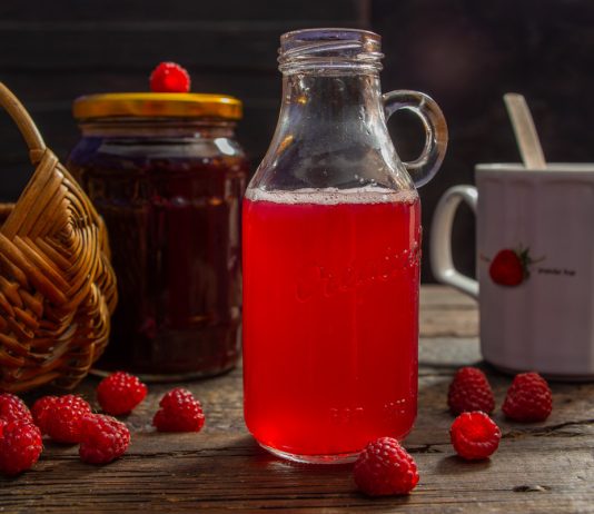 Натуральный малиновый сок без сахара на зиму