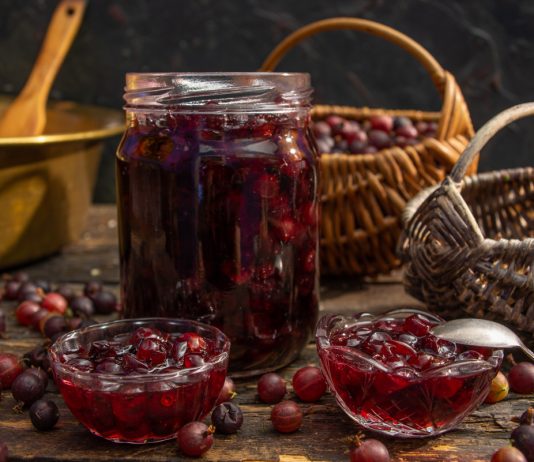 Варенье из красного крыжовника с лимонным соком