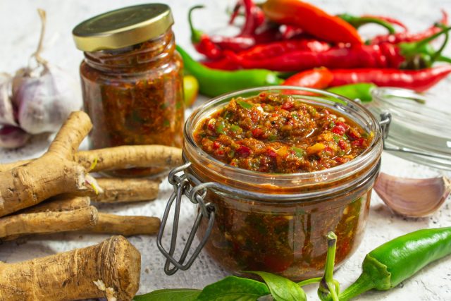 Аджика из острого перца с хреном Аджика из острого перца с хреном