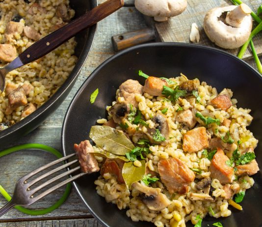 Перловка с мясом и грибами — вкуснее плова!