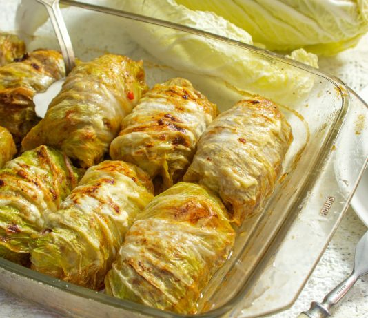 Голубцы из пекинской капусты с говяжьим фаршем и рисом - Рецепты Голубцы из пекинской капусты с говяжьим фаршем и рисом