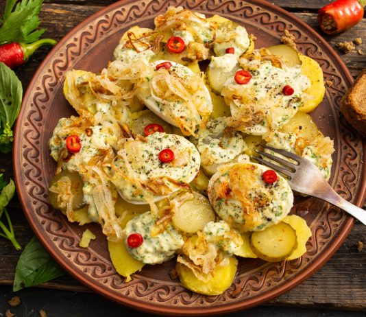 Польский картофельный салат с жареным луком