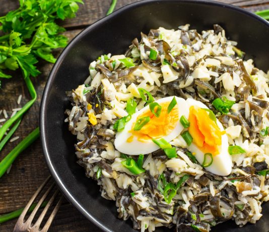 Салат из морской капусты с рисом, яйцом и зеленым луком - Рецепты Салат из морской капусты с рисом, яйцом и зеленым луком
