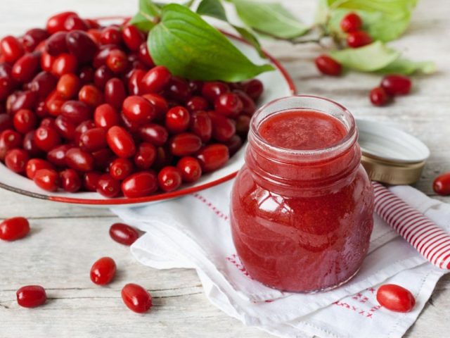 Из кизила получается очень вкусное, ароматное, кисловато-сладкое варенье. Из кизила получается очень вкусное, ароматное, кисловато-сладкое варенье.