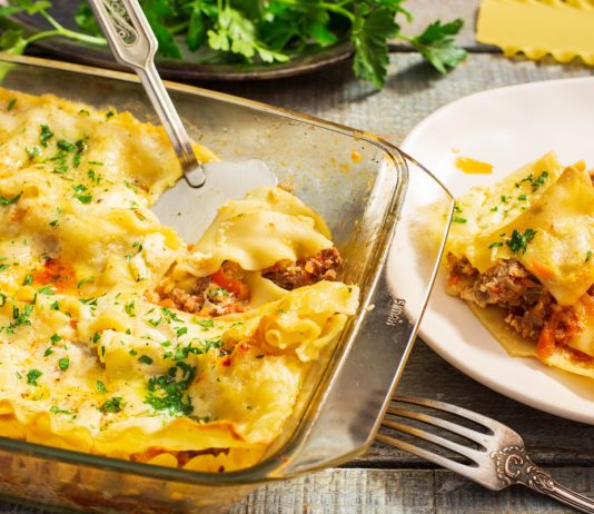 Лазанья с соусом болоньезе