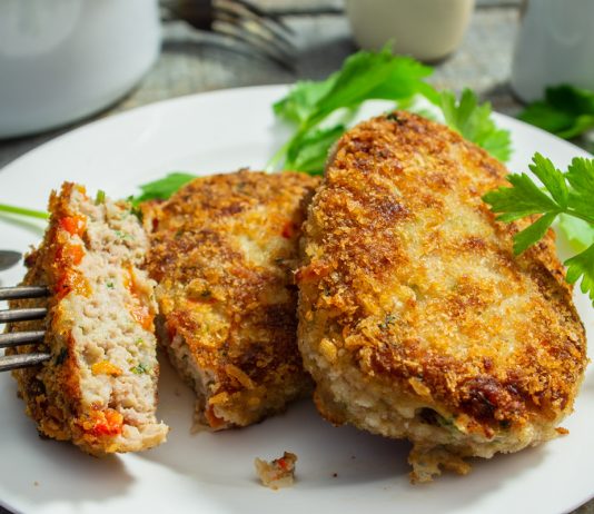 Сочный шницель из свинины с болгарским перцем