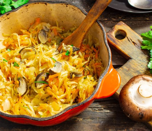 Тушеная капуста с яблочным сидром и грибами - Постные блюда Тушеная капуста с яблочным сидром и грибами