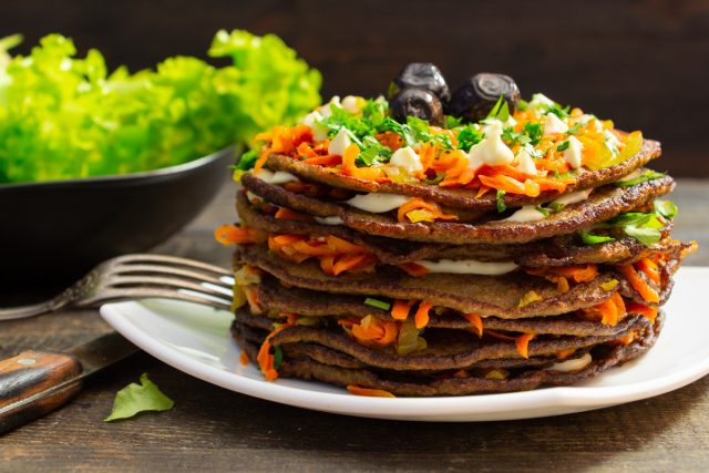 Закусочный торт из говяжьей печени Закусочный торт из говяжьей печени
