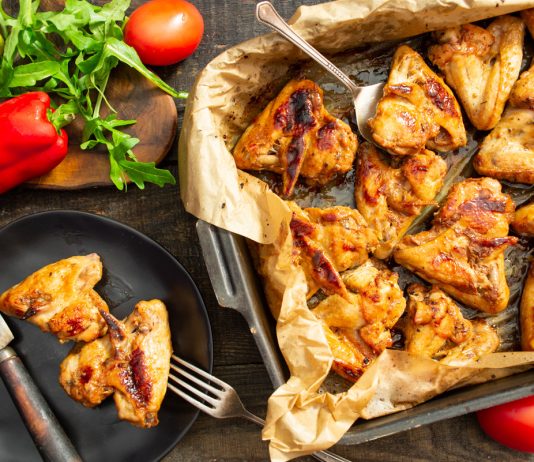 Куриные крылышки в медовом маринаде в духовке