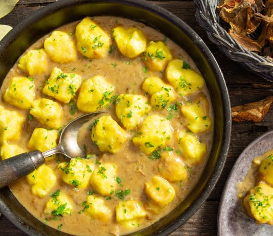 Ленивые вареники из картофеля в грибном соусе - Постные блюда Ленивые вареники из картофеля в грибном соусе