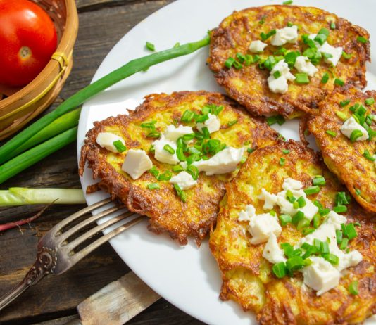 Овощные оладьи с брынзой