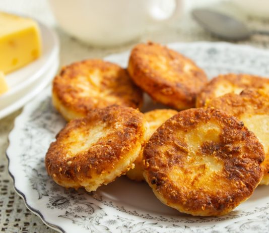 Несладкие сырники из творога с сыром