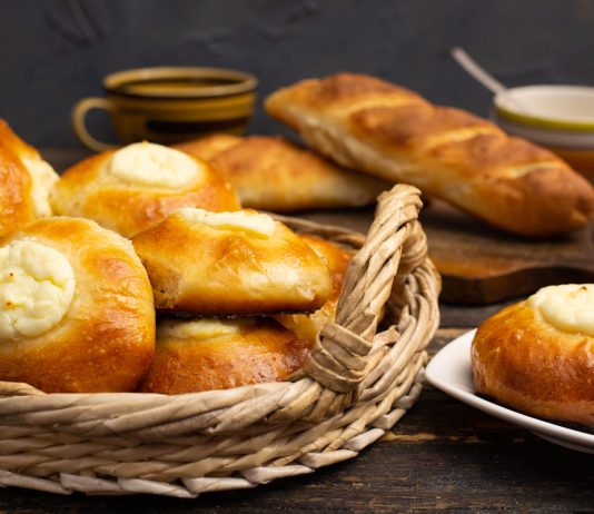 Ватрушки с творогом и багет в придачу