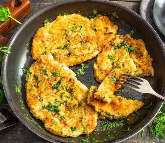 Куриные шницели с кинзой и сливочным маслом