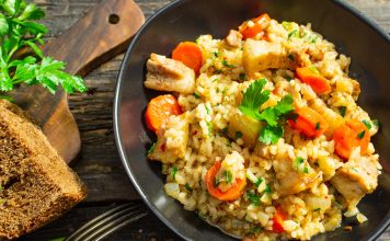 Свиная грудинка с рисом и овощами — вкуснее плова