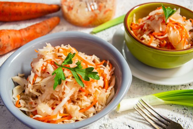 Ферментированная капуста с морковью и хреном Ферментированная капуста с морковью и хреном