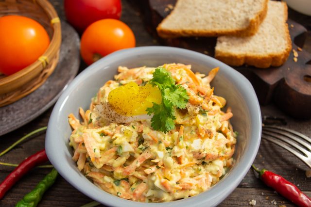 Салат из моркови с сыром и яйцом Салат из моркови с сыром и яйцом