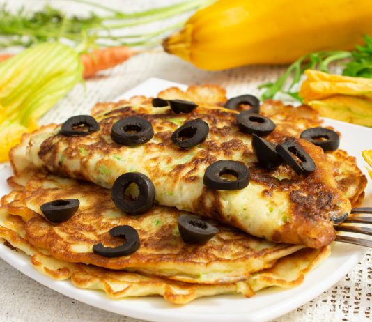 Блины из кабачков с сыром и оливками
