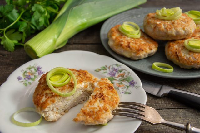 Диетические котлеты из куриной грудки с картошкой