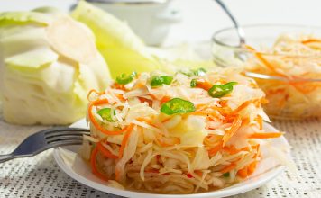 Ферментированная капуста с пастой из перца чили