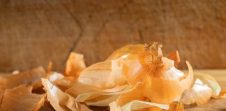 Польза луковой шелухи для растений — личный опыт и научное объяснение