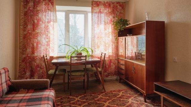 Чтобы воссоздать атмосферу советского интерьера, важно уделить внимание не только подбору растений, но и их размещению и оформлению. Чтобы воссоздать атмосферу советского интерьера, важно уделить внимание не только подбору растений, но и их размещению и оформлению.