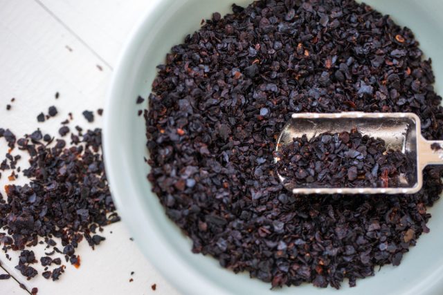 Урфа бибер. Тёмные, маслянистые хлопья перца с характерным дымком, оттенком какао и лёгкой сладостью во вкусе и аромате. Урфа бибер. Турецкий сушёный перец