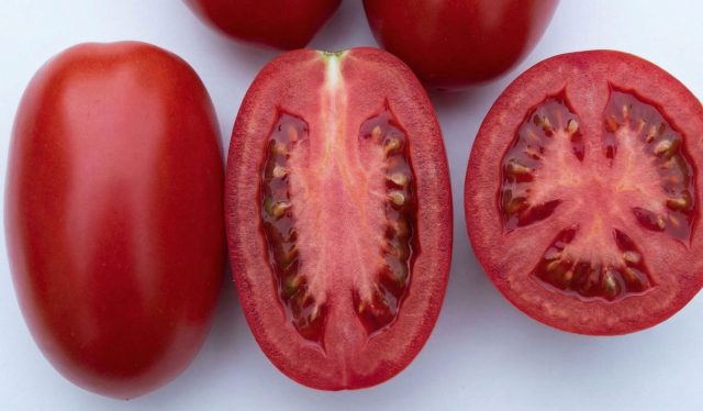 Плоды томата Диаболик F1 в разрезе
