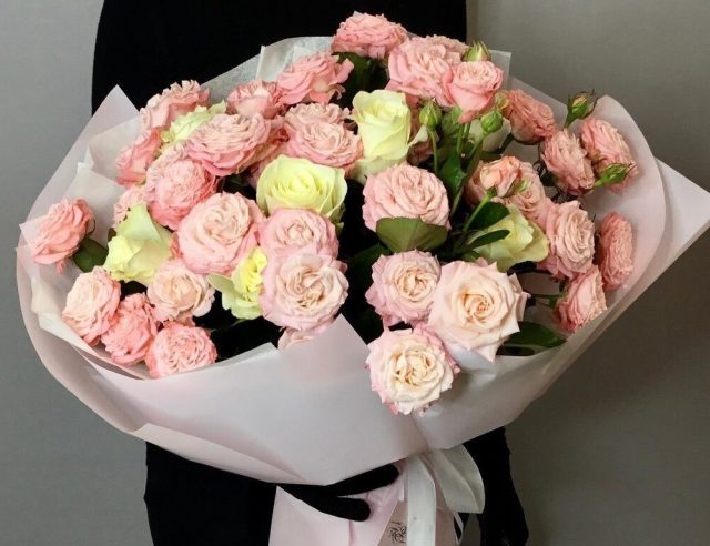 Доставка цветов и подарков в Санкт-Петербурге