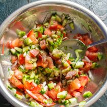 Перчим молотым черным перцем, тщательно перемешиваем и «клюв петуха» готов. Перчим молотым черным перцем, тщательно перемешиваем и «клюв петуха» готов.