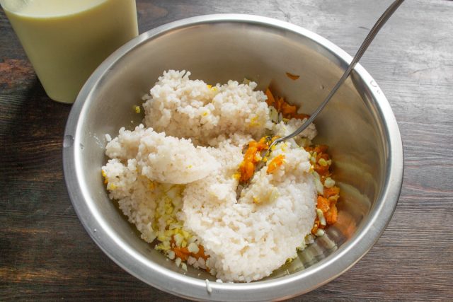 Рис отвариваем до готовности. Рис отвариваем до готовности.