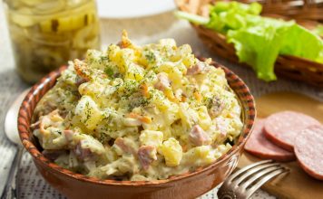 Картофельный салат с копченой колбасой Картофельный салат с копченой колбасой